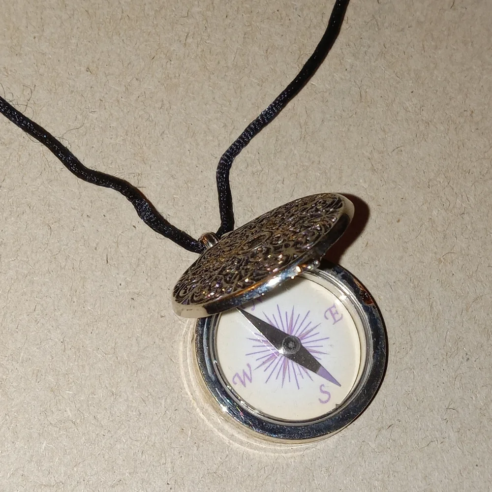 Compass He Leads Me Psalm 23:2 Vintage Necklace - Picture 8 of 14